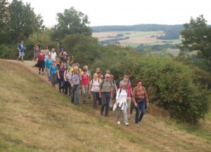 Wanderer auf dem Wiesenplateau